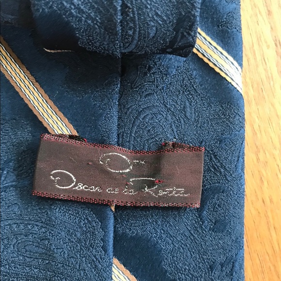 Vintage Oscar de la Renta Tie - Picture 3 of 3